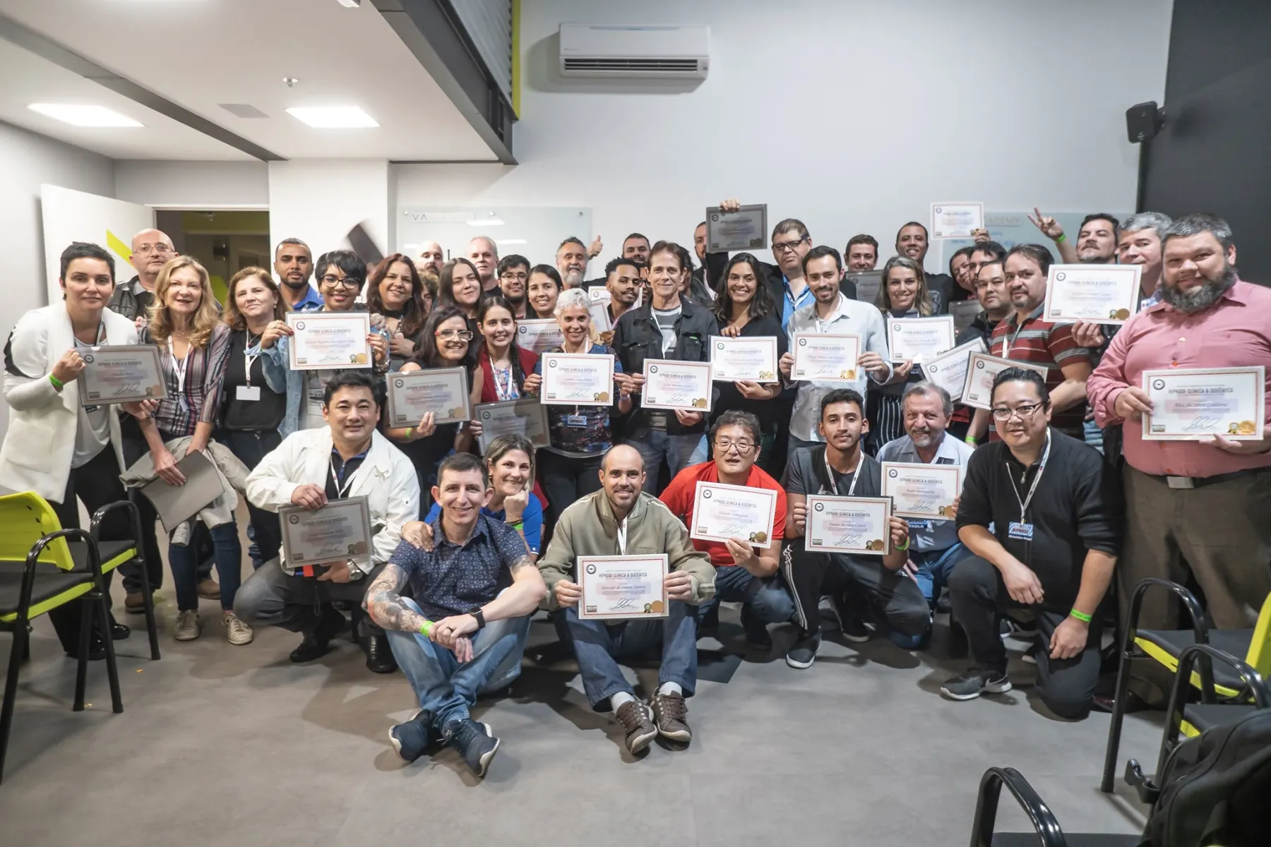 Turma de formação em hipnose clínica com os certificados